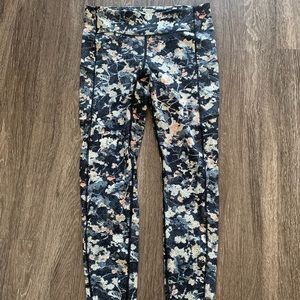 Size 8 floral Lululemon pants! Worn once!